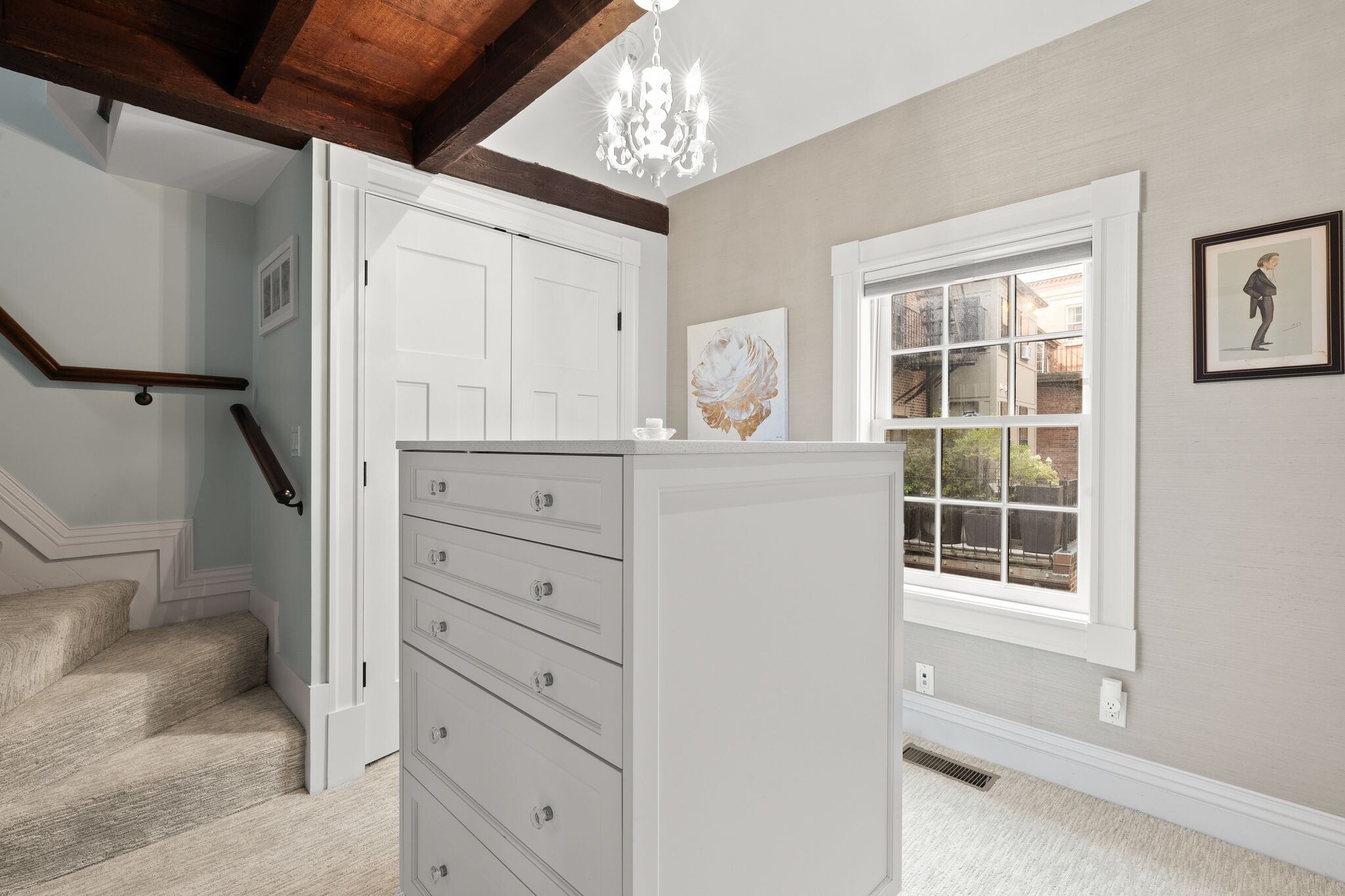 Building Photo - 7 Acorn St