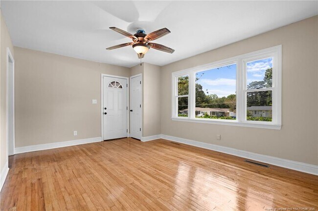 Building Photo - 4452 Oakmont Cir