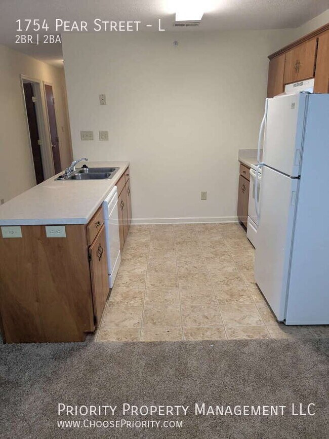 Building Photo - 1754 Pear St