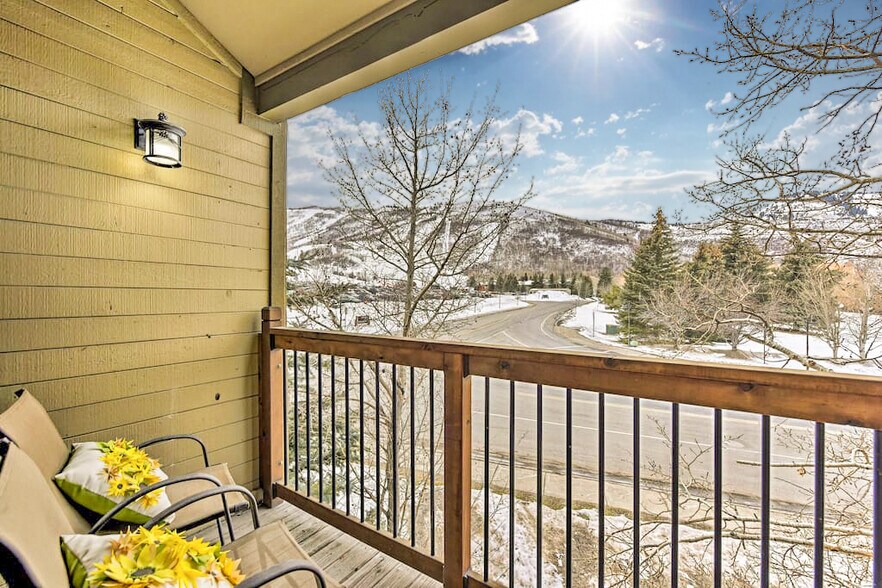 Building Photo - 1530 Empire Ave