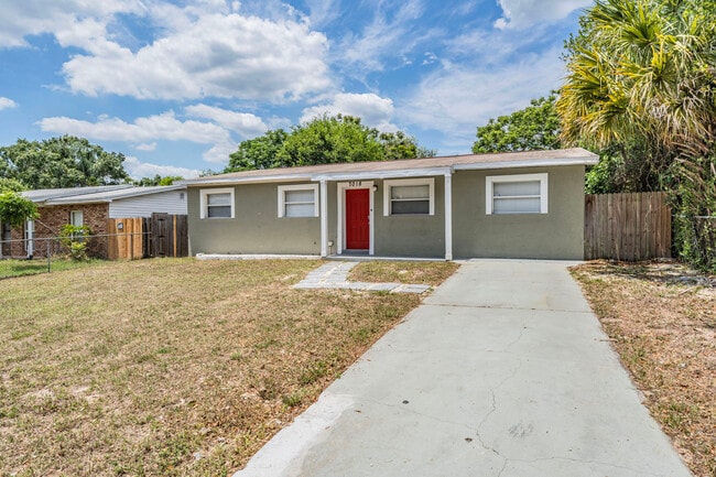 Building Photo - 7018 Sarvis St