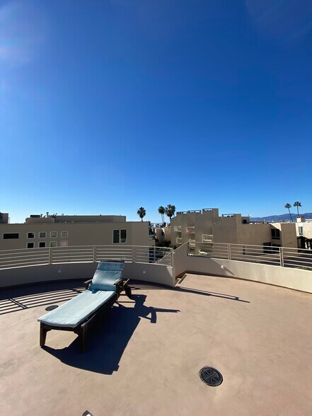 Sundeck - 7301 Vista del Mar