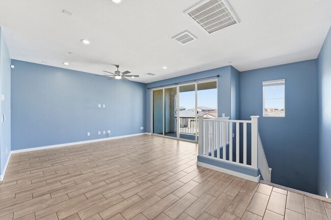 Building Photo - ** Like new Luxurious Modern townhome with 2 Master Suits in Warner Meadows**