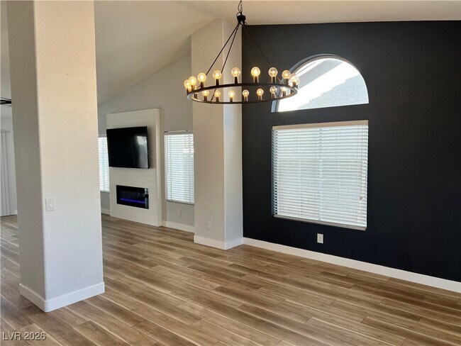 Building Photo - 723 Triple Crown St