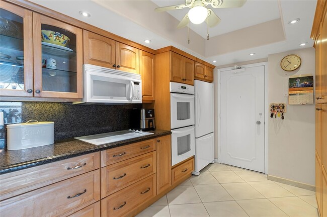 Building Photo - 3850 Galt Ocean Dr