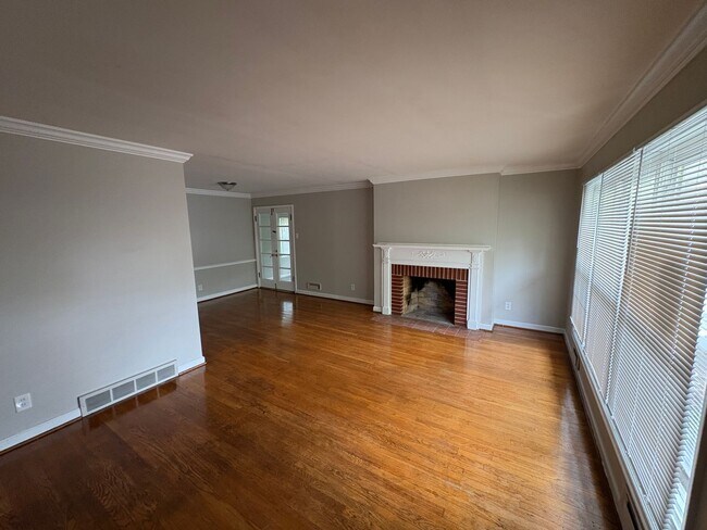 Building Photo - 211 Frost Ave