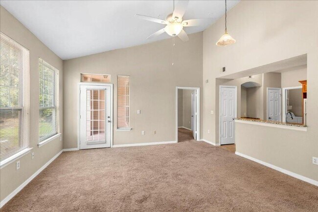 Building Photo - Charming End-Unit Condo in Gated Bordeaux Community!