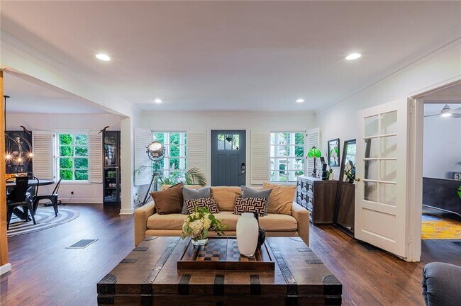 Building Photo - 4006 N Stratford Rd NE