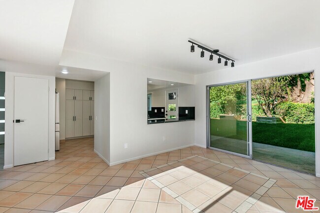 Building Photo - 1054 Enchanted Way