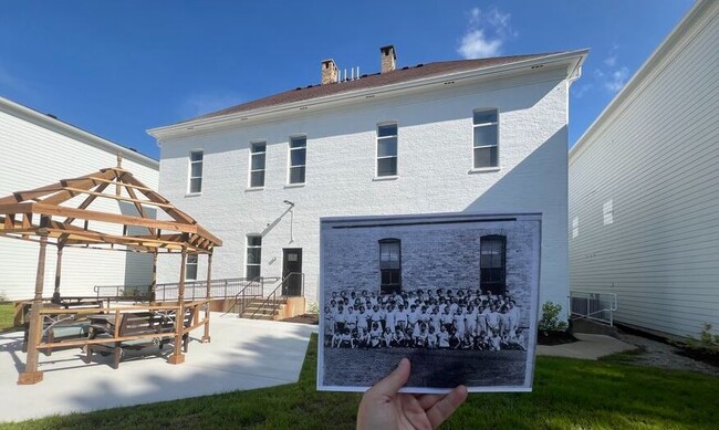 Building Photo - 435 W Main St