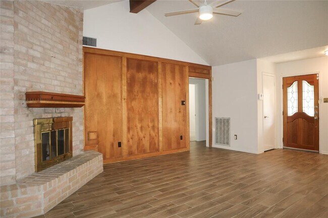 Building Photo - 915 Valley Ranch Dr