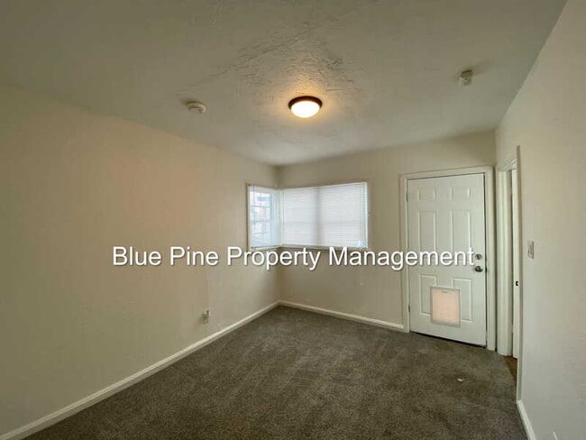 Building Photo - 410 Garfield St