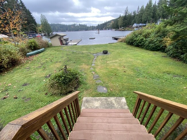 Building Photo - 31 SW Lake Roesiger Rd