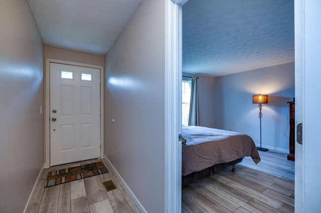 Building Photo - COME SEE THIS BEAUTY!