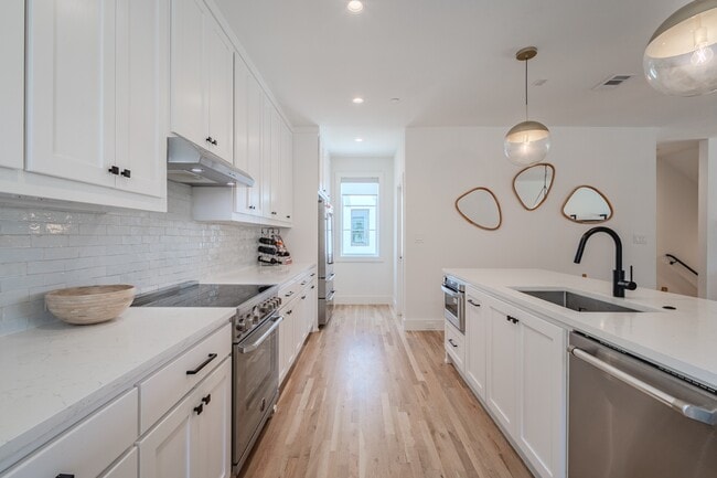 Building Photo - 7207 Gaston Ave