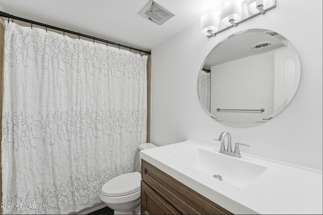 Building Photo - 7625 E Camelback Rd