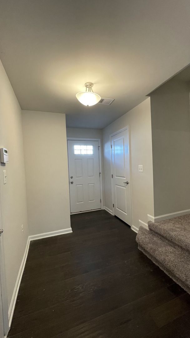 Building Photo - 3-Level Townhouse in Stafford