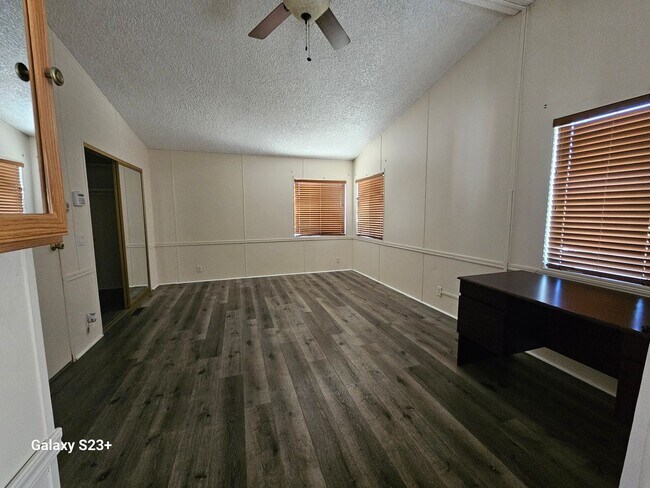 Building Photo - 15300 Palm Dr
