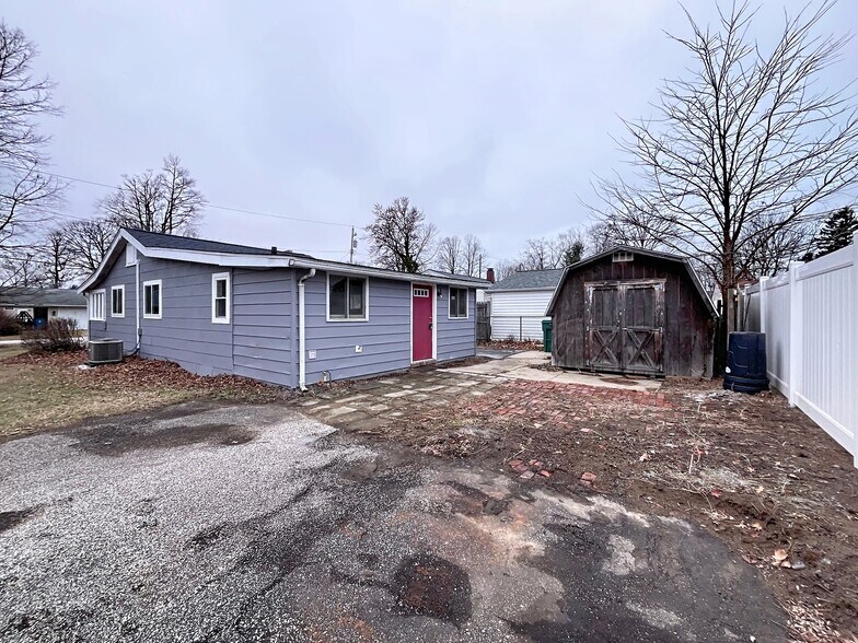 Building Photo - 38599 Plains Ct