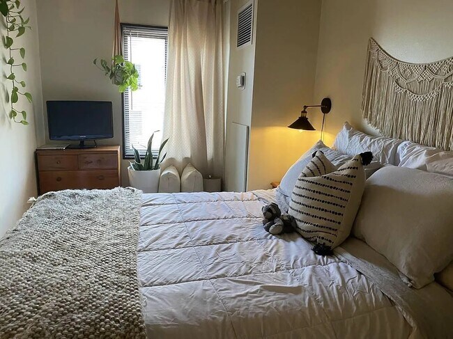 Building Photo - 1718 P St NW