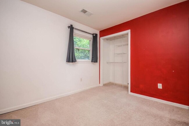 Building Photo - 2812 Yeonas Dr