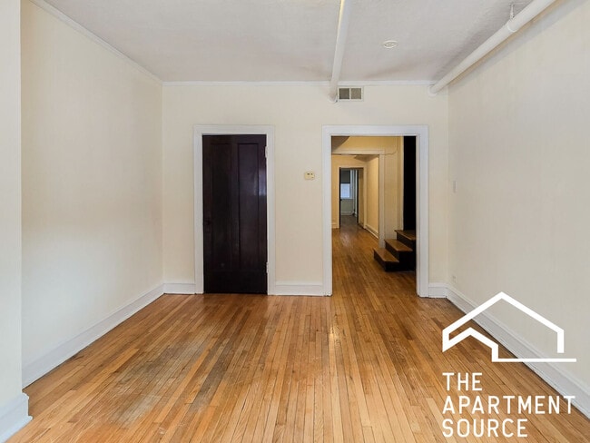 Building Photo - 2206 W Foster Ave