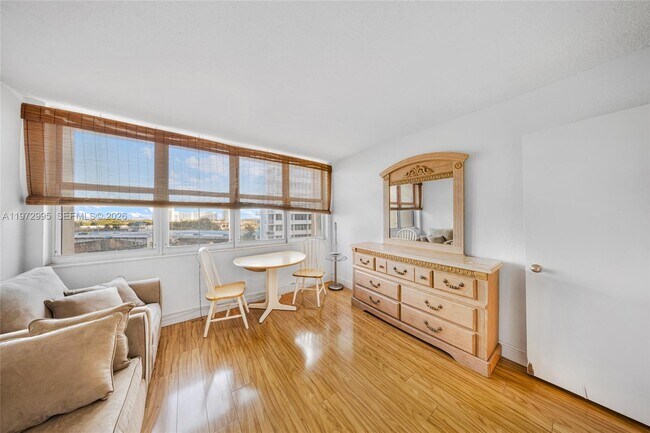 Building Photo - 1825 S Ocean Dr