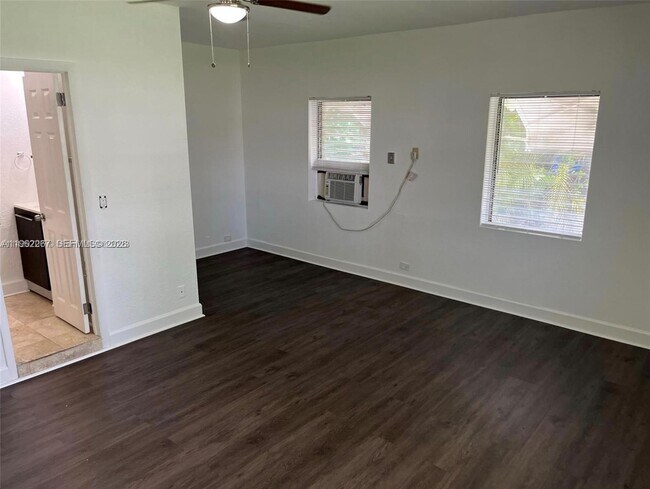 Building Photo - 6028 SW 27th St