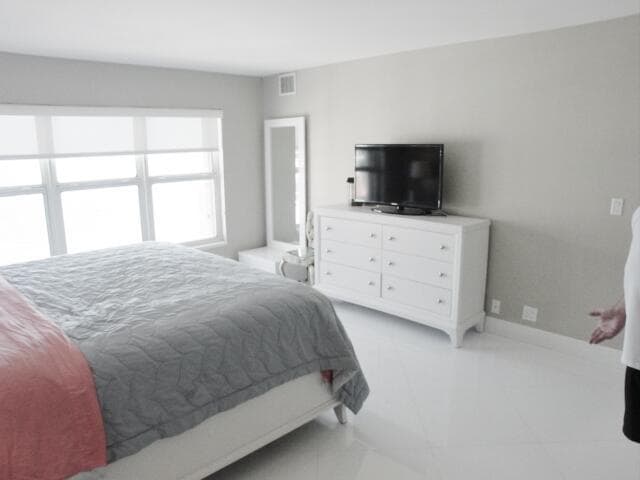 Building Photo - 405 N Ocean Blvd