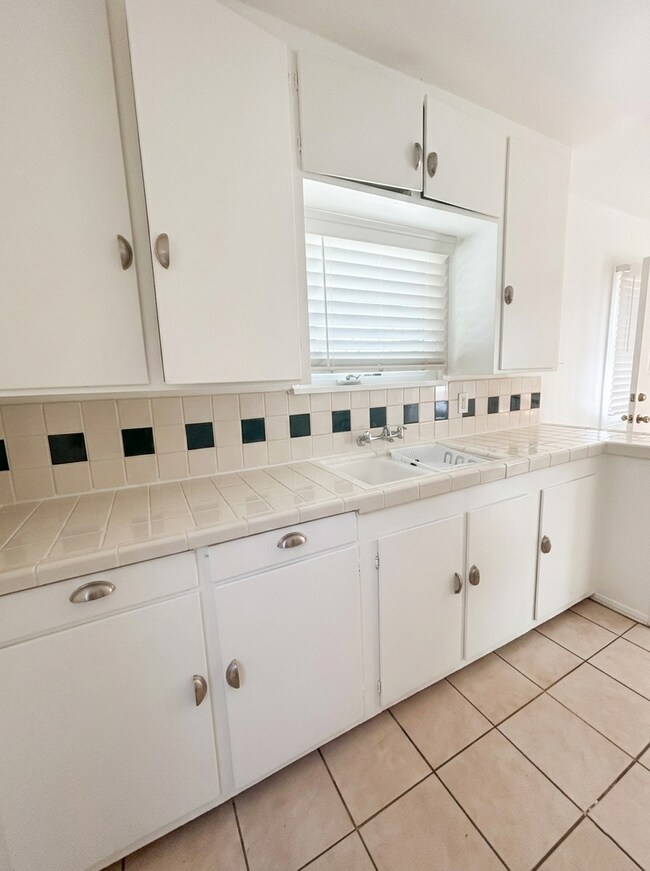 Interior Photo - 6901 Valmont St