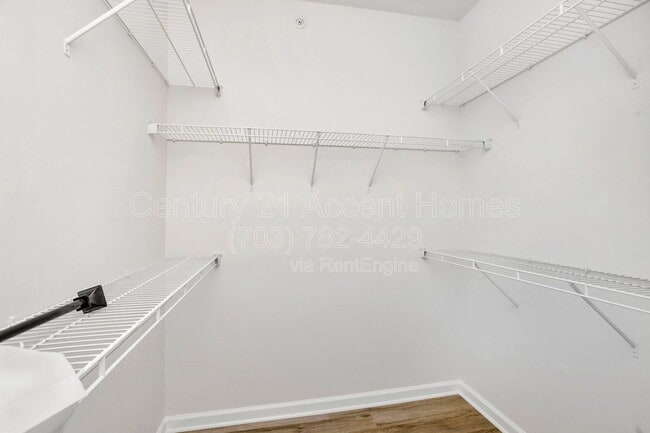 Building Photo - 24676 Hutchinson Farm Dr