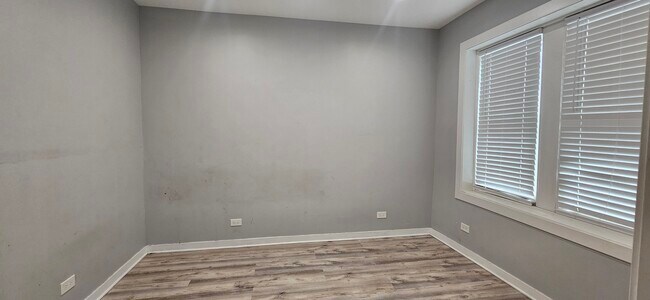 Building Photo - 3752 W Division St