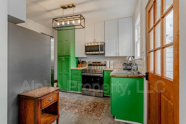 Building Photo - 710 Augusta St