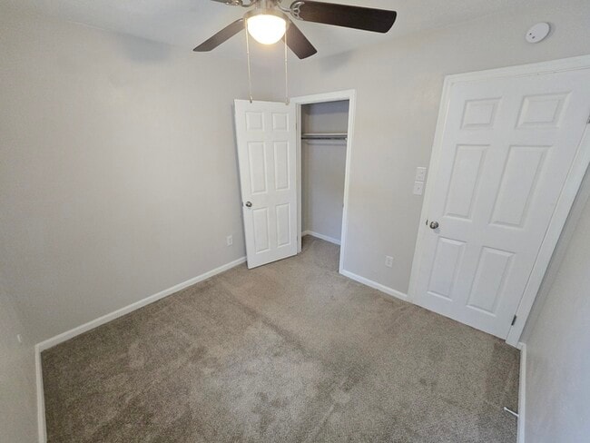 Building Photo - 3 BEDROOM END UNIT TOWNHOUSE FOR RENT IN V...