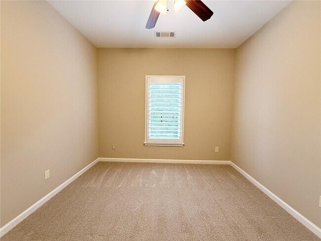 Building Photo - 3641 Ridge Towne Dr