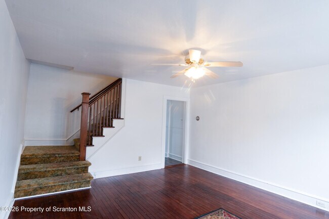 Building Photo - 118 E Carey St