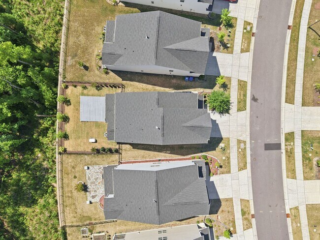 Building Photo - 2216 Jollay St