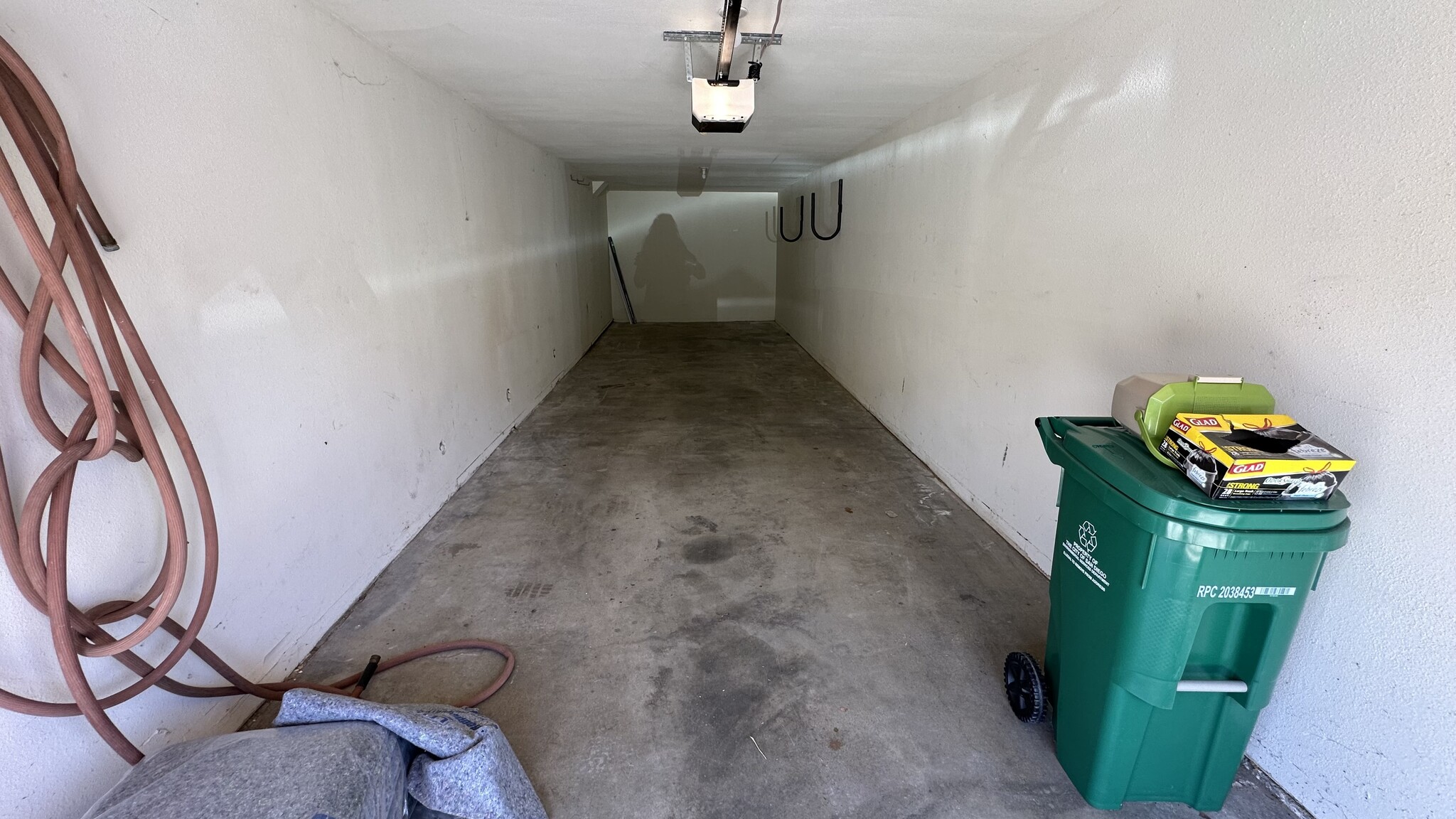 2 car garage (tandem parking). - 939 Sapphire St