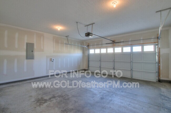 Building Photo - 3365 Tourmaline Dr