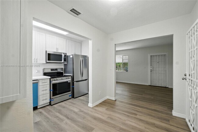 Building Photo - 2545 SW 27th Ln