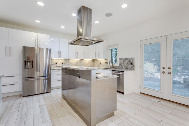 Building Photo - 4611 Charleston Terrace NW