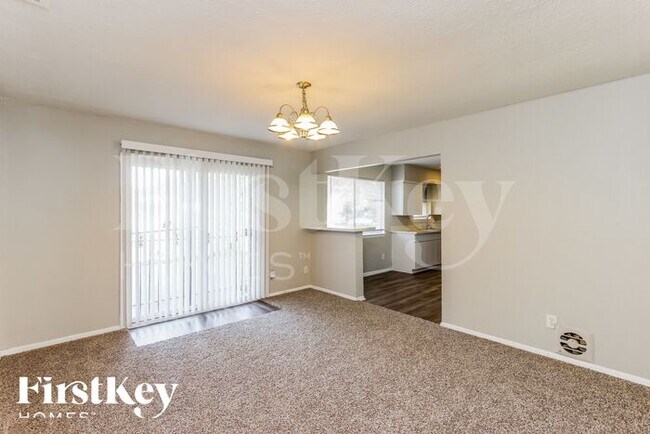 Building Photo - 7847 Robincreek Dr
