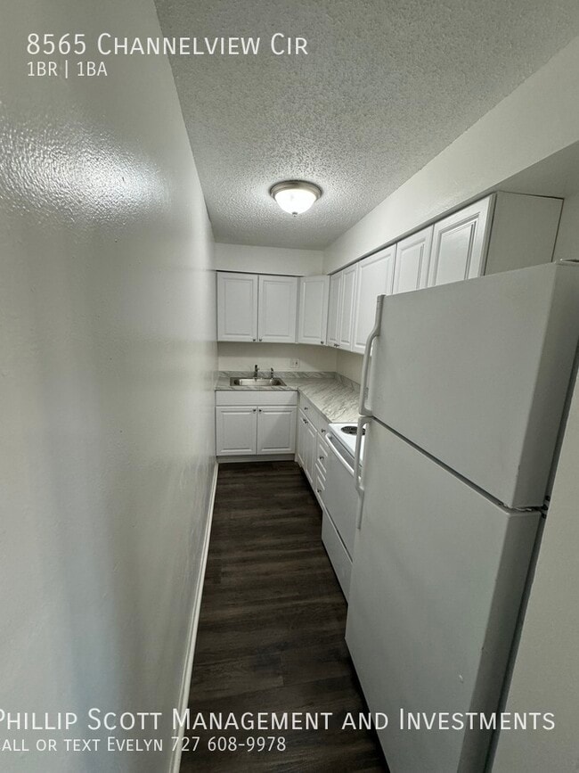 Building Photo - 8565 Channelview Cir