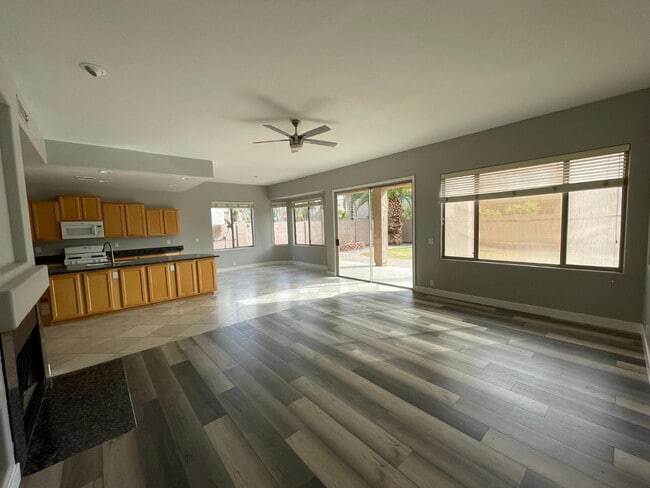 Building Photo - 2225 E Detroit St