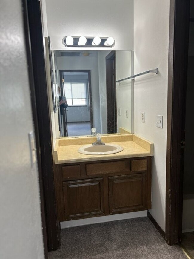Building Photo - 93 Meadowood Dr