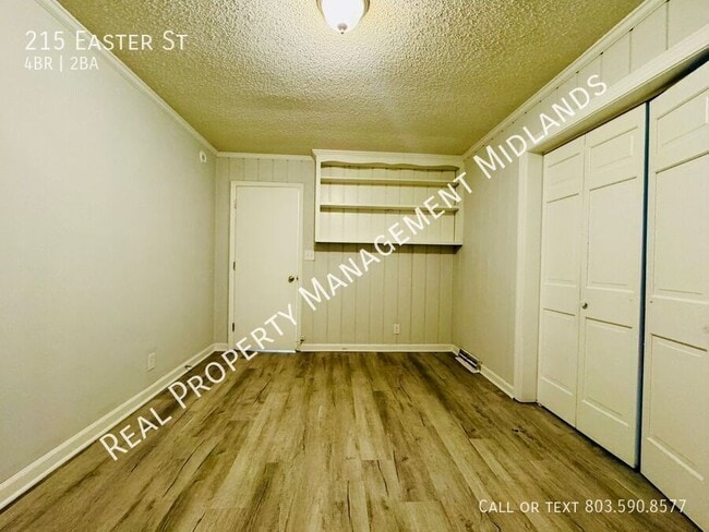 Building Photo - 215 Easter St