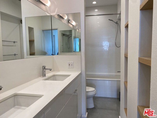 Building Photo - 2221 Ocean Ave