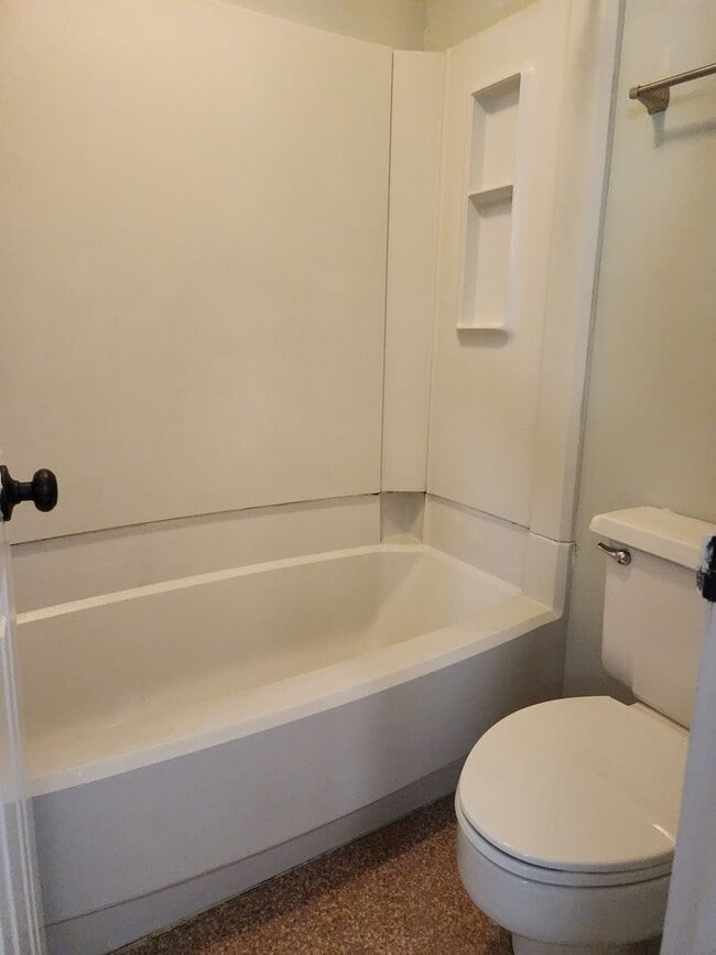 Building Photo - 2bd/2ba Townhome in Georgetown with walk i...