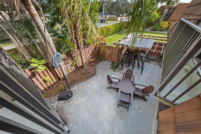 Building Photo - 11913 SW 11th Ct