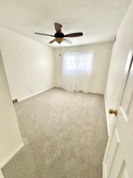 Building Photo - 18288 Deering St